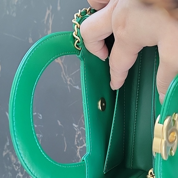 Chanel  newest  24A mini shopping bag - Picture 7 of 8